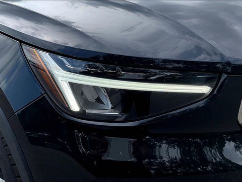 Used 2024 Volvo XC40 B5 Core image 41