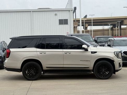 Used 2022 GMC Yukon SLT w/ SLT Premium Package image 3