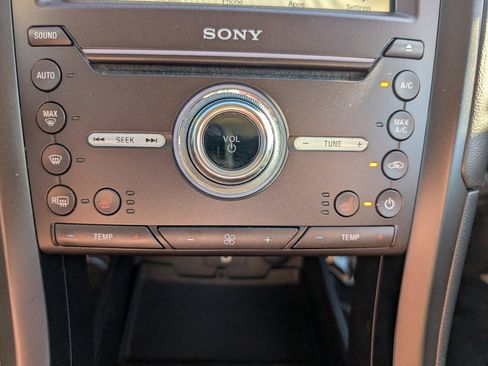 Used 2018 Ford Fusion Titanium image 25