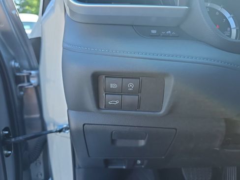 Used 2024 Toyota Highlander LE AWD/4WD image 20