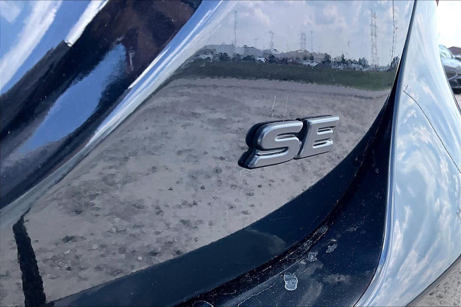Used 2023 Toyota Camry SE FWD image 9