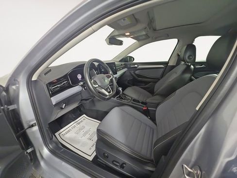 Used 2025 Volkswagen Jetta SE FWD image 9