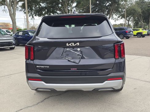 Certified 2025 Kia Sorento LX image 7