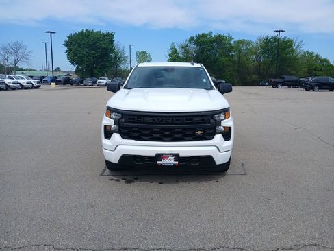 Used 2024 Chevrolet Silverado 1500 Custom image 3