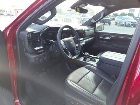 Used 2025 Chevrolet Silverado 1500 High Country AWD/4WD image 5