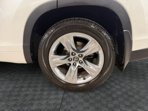Used 2018 Toyota Highlander Limited image 15
