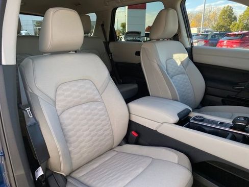 New 2025 Nissan Pathfinder SV image 10