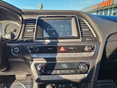 Used 2018 Hyundai Sonata Limited image 29