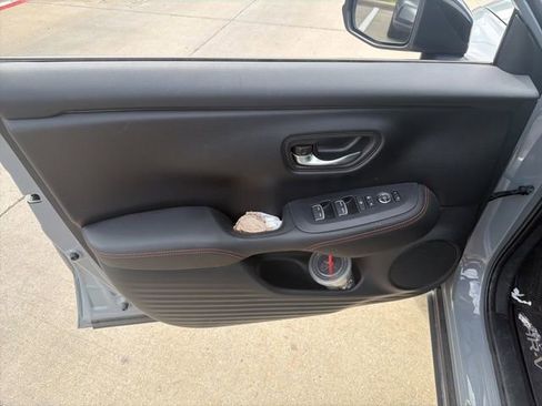 Used 2025 Honda HR-V Sport image 11