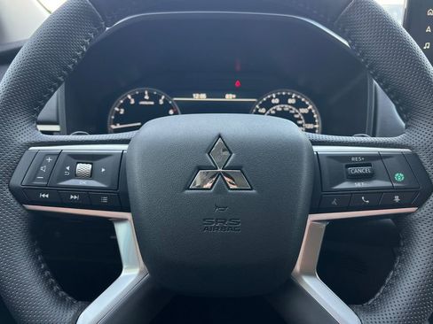 New 2026 Mitsubishi Outlander SE image 25
