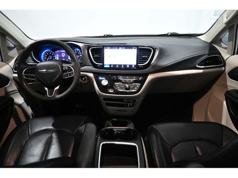 Used 2022 Chrysler Pacifica Touring-L FWD image 23