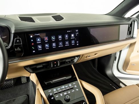 Certified 2024 Porsche Cayenne image 13