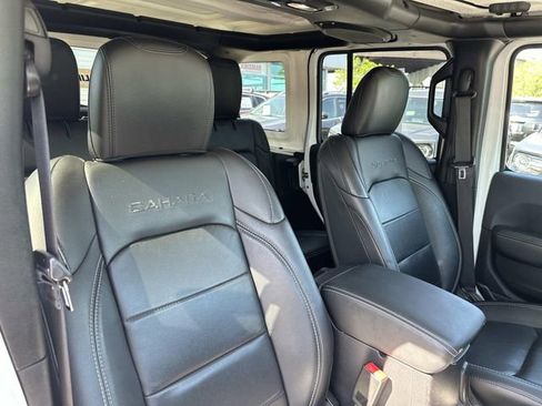 Used 2018 Jeep Wrangler Unlimited Sahara AWD/4WD image 11