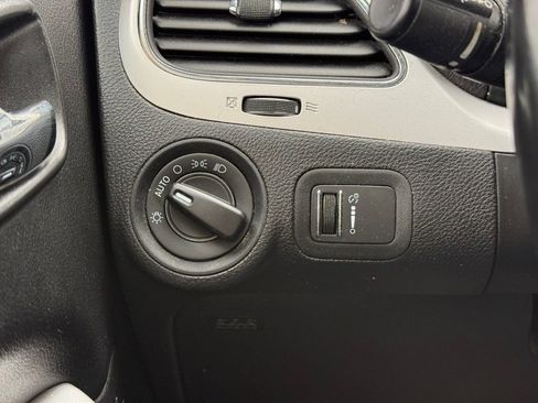 Used 2020 Dodge Journey SE w/ SE Popular Equipment Group FWD image 18