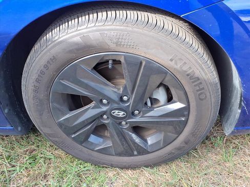 Used 2023 Hyundai Elantra SEL image 7