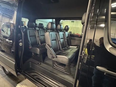 Used 2021 Mercedes-Benz Sprinter 2500 image 34