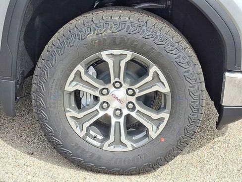 New 2026 GMC Sierra 1500 SLE image 9