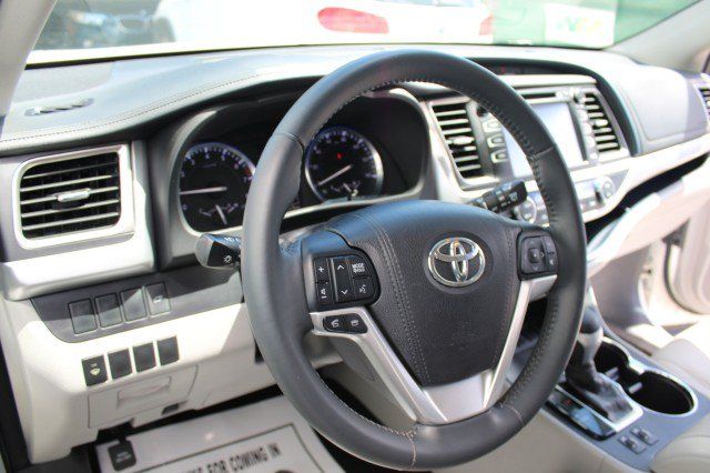 Used 2016 Toyota Highlander XLE FWD image 9