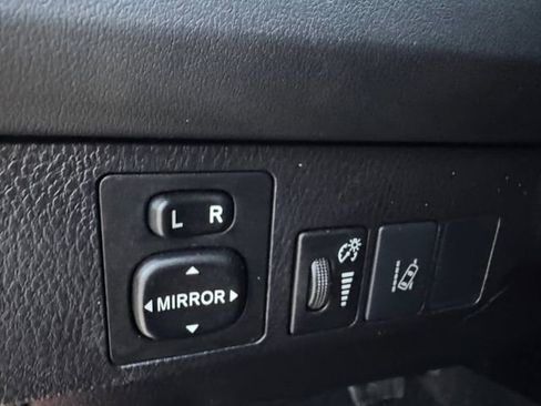 Used 2018 Toyota RAV4 LE image 6