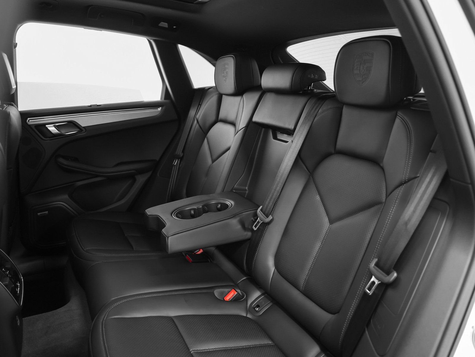 Certified 2026 Porsche Macan AWD/4WD image 44