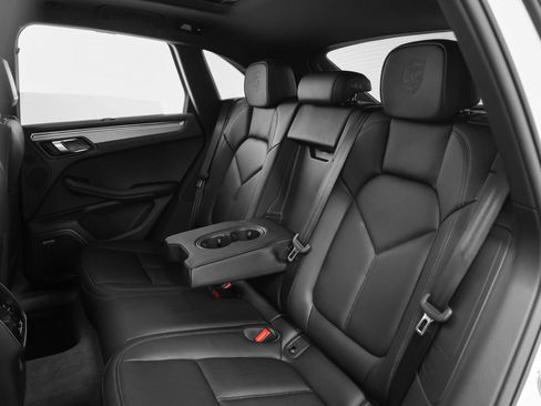 Certified 2026 Porsche Macan image 44