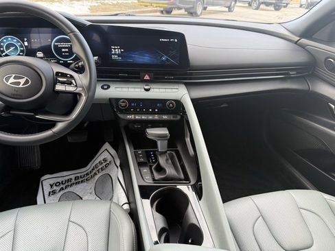 Used 2024 Hyundai Elantra Limited image 16