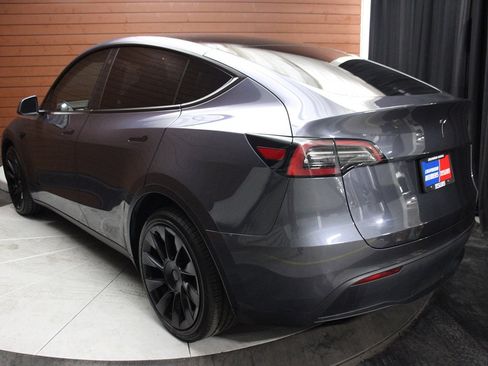 Used 2023 Tesla Model Y Long Range image 10