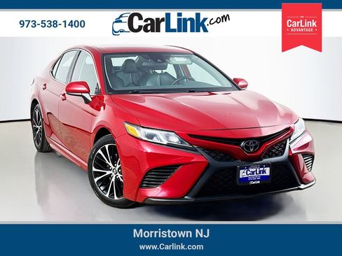 Used 2020 Toyota Camry SE image 1