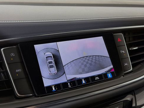 Used 2024 Buick Enclave Premium image 18