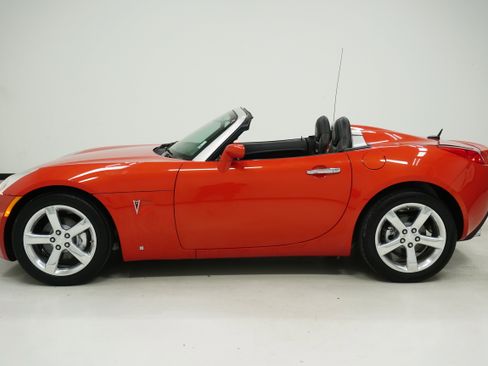 Used 2008 Pontiac Solstice GXP w/ Premium Package RWD image 10