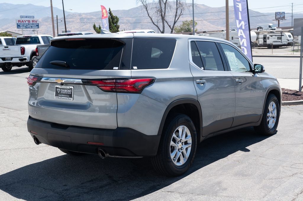 Used 2023 Chevrolet Traverse LS w/ Safety Package FWD image 5
