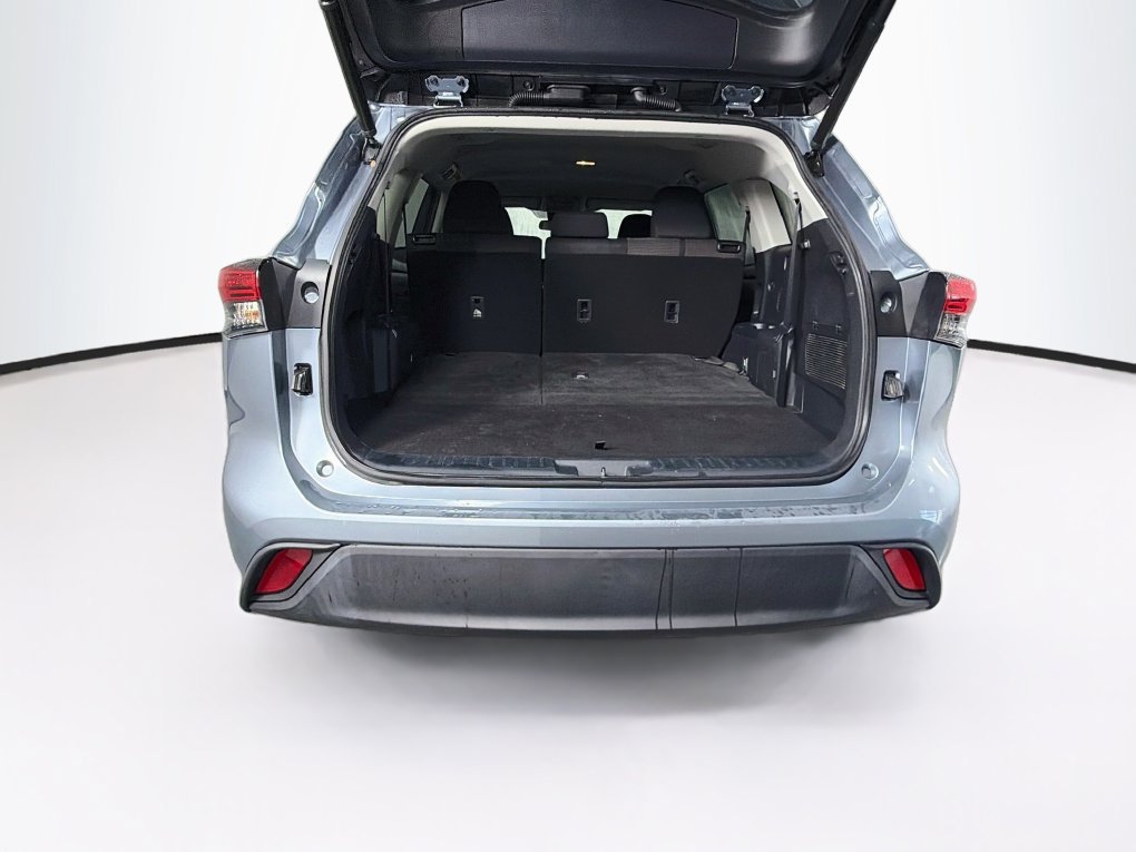 Used 2022 Toyota Highlander LE FWD image 26