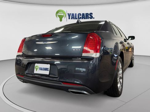 Used 2018 Chrysler 300 Touring L AWD/4WD image 10