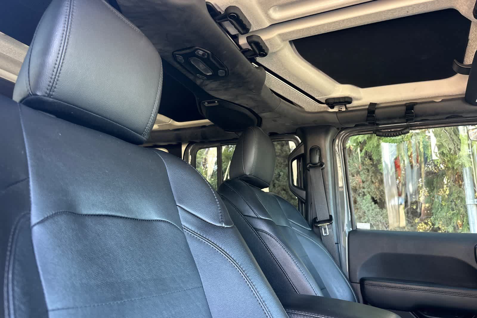 Used 2021 Jeep Wrangler Unlimited Sahara AWD/4WD image 19