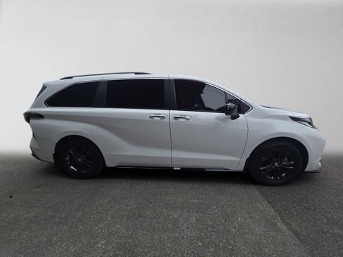 Used 2024 Toyota Sienna XSE AWD/4WD image 2