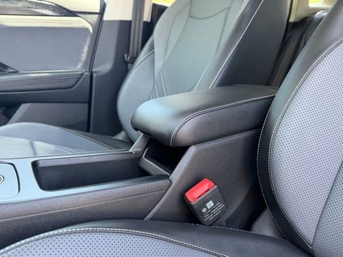 Certified 2025 Volkswagen Tiguan SE FWD image 27