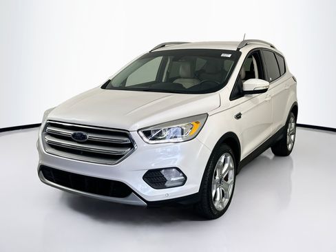 Used 2019 Ford Escape Titanium w/ U0J03 - Titanium Tow Package FWD image 1