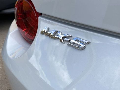 Used 2016 MAZDA MX-5 Miata Grand Touring RWD image 8