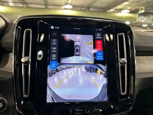 Certified 2026 Volvo XC40 B5 Plus AWD/4WD image 17