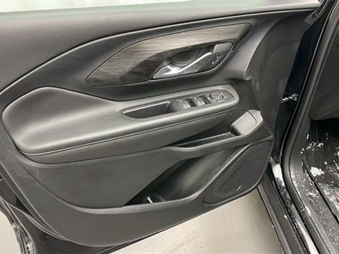 Used 2023 GMC Terrain SLE w/ Driver Convenience Package image 8