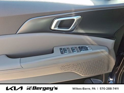 New 2026 Kia Carnival LX FWD image 9