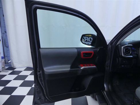 Used 2022 Toyota Tacoma SR5 AWD/4WD image 20
