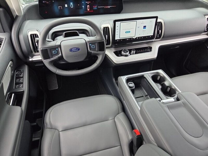 New 2026 Ford Expedition Active RWD image 9