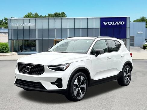 Used 2026 Volvo XC40 B5 Plus AWD/4WD image 1