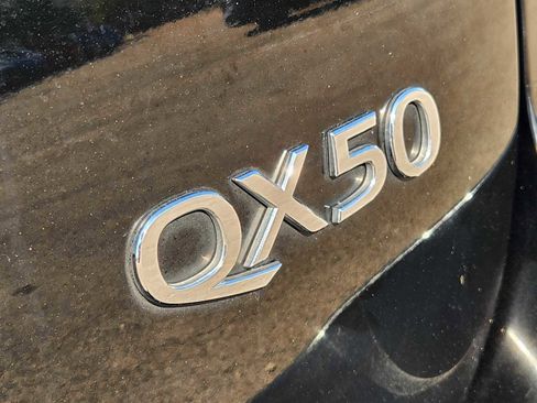Used 2017 INFINITI QX50 2WD w/ Premium Plus Package image 11