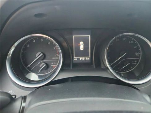 Used 2020 Toyota Camry LE image 10