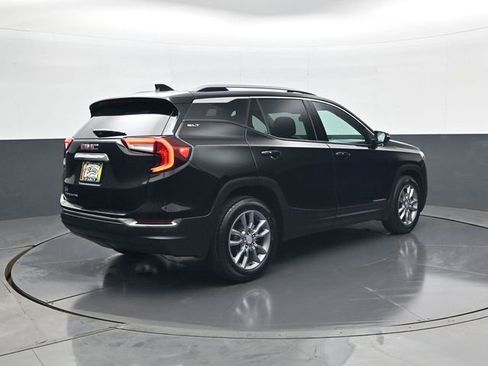 Used 2022 GMC Terrain SLT w/ Infotainment Package II FWD image 5