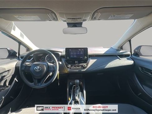 Used 2022 Toyota Corolla LE image 10