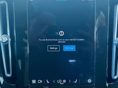 Used 2025 Volvo XC40 B5 Plus image 22