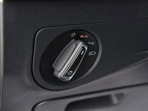 Certified 2024 Volkswagen Tiguan SE image 11